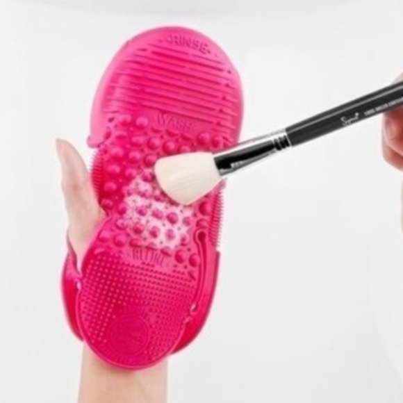 SIGMA -  SPA® EXPRESS BRUSH CLEANING GLOVE - Picture 1 of 5